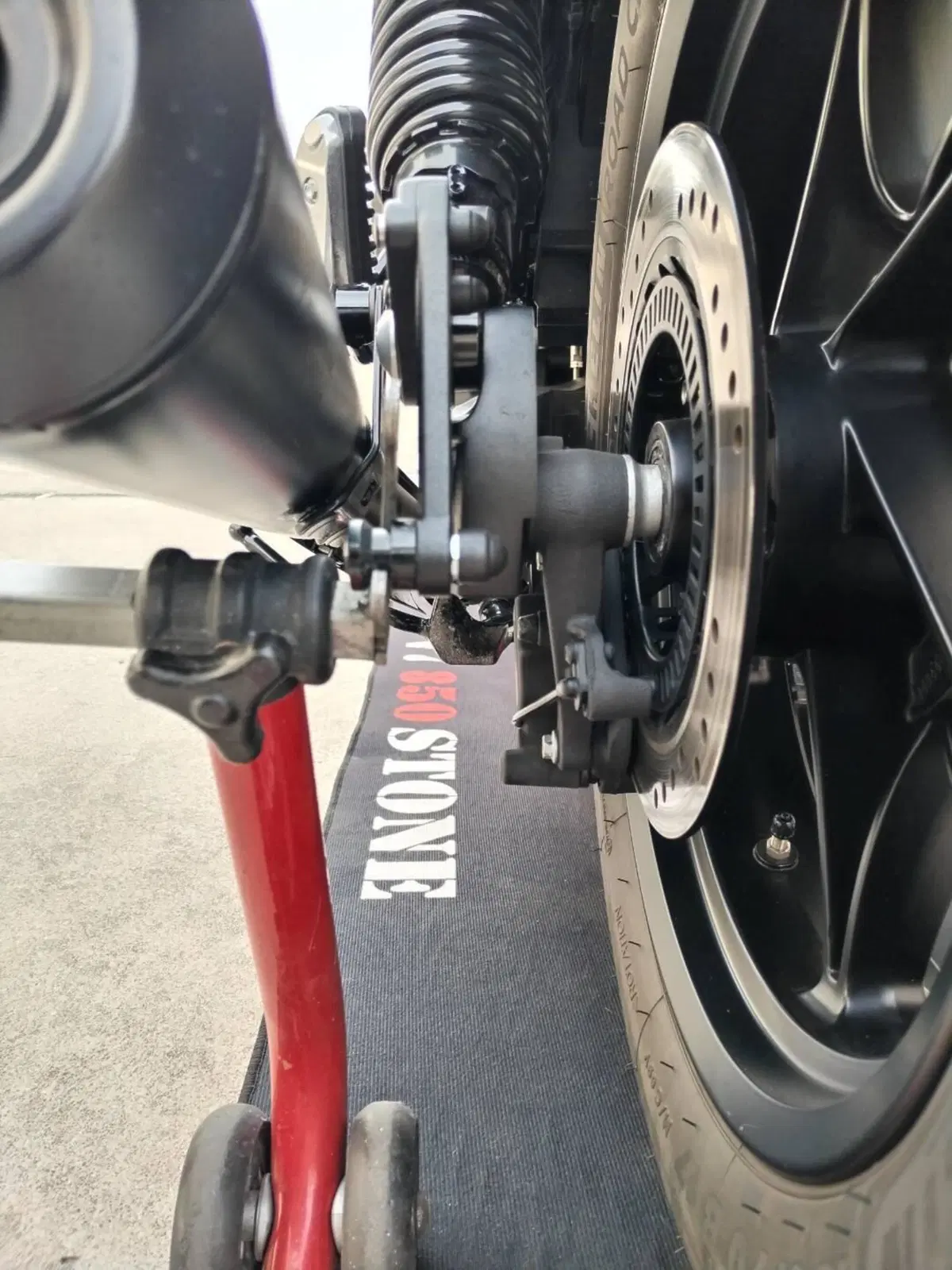Moto Guzzi V7 Stone (2021 - 24) (8)