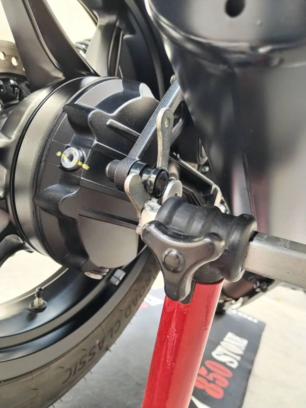Moto Guzzi V7 Stone (2021 - 24) (9)