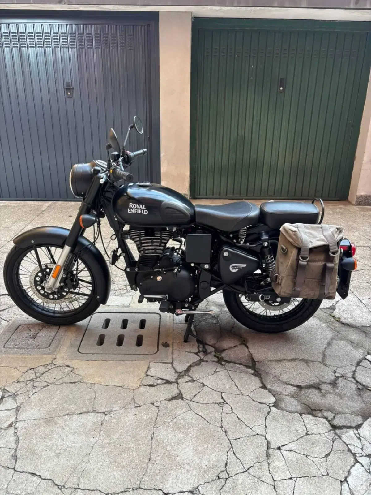 Royal Enfield Classic 500 EFI Stealth Black (2018 - 20)