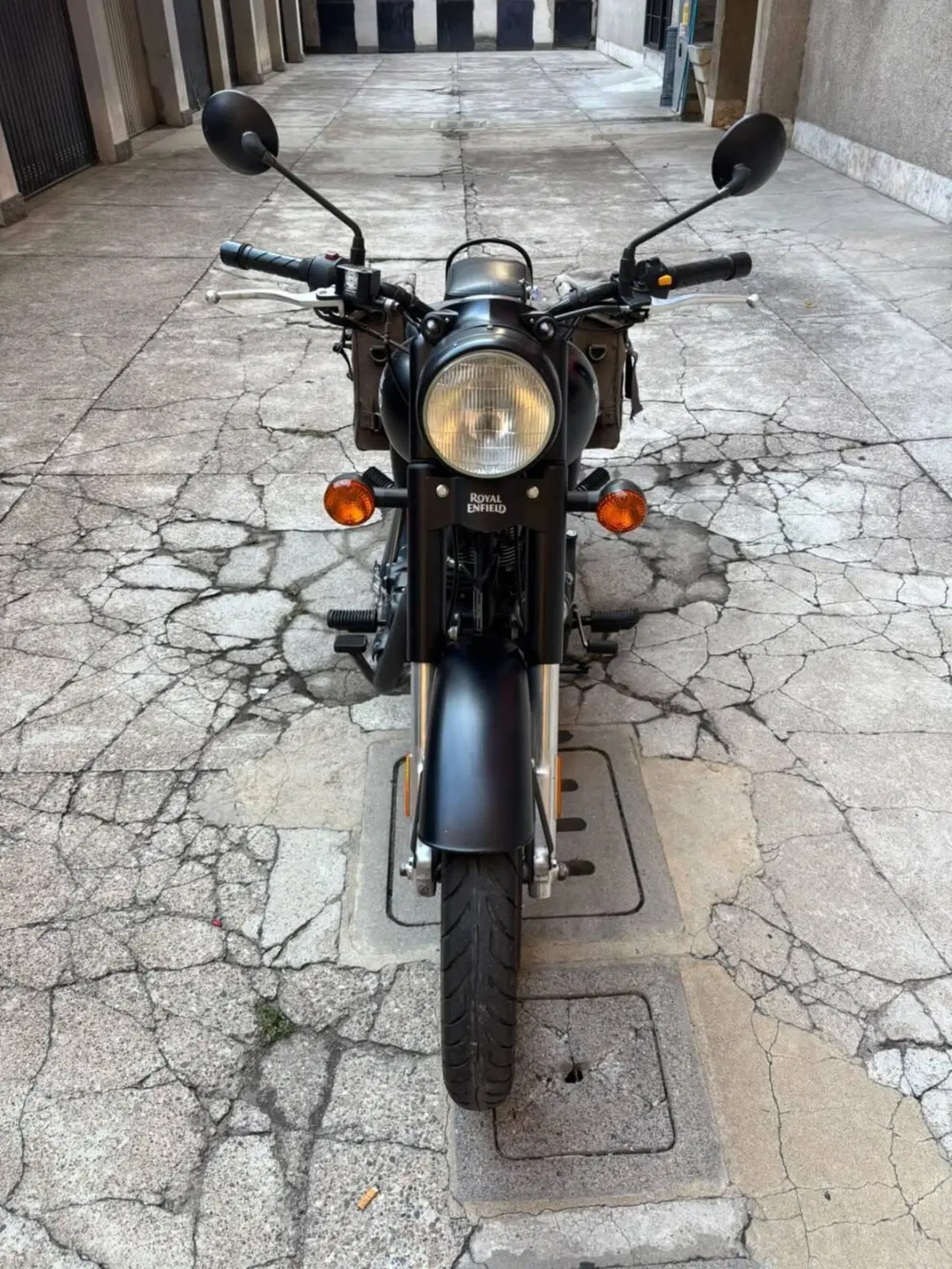 Royal Enfield Classic 500 EFI Stealth Black (2018 - 20) (5)