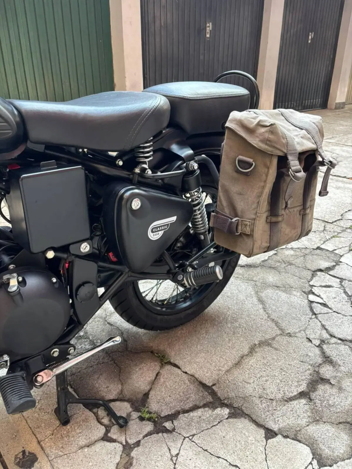 Royal Enfield Classic 500 EFI Stealth Black (2018 - 20) (8)