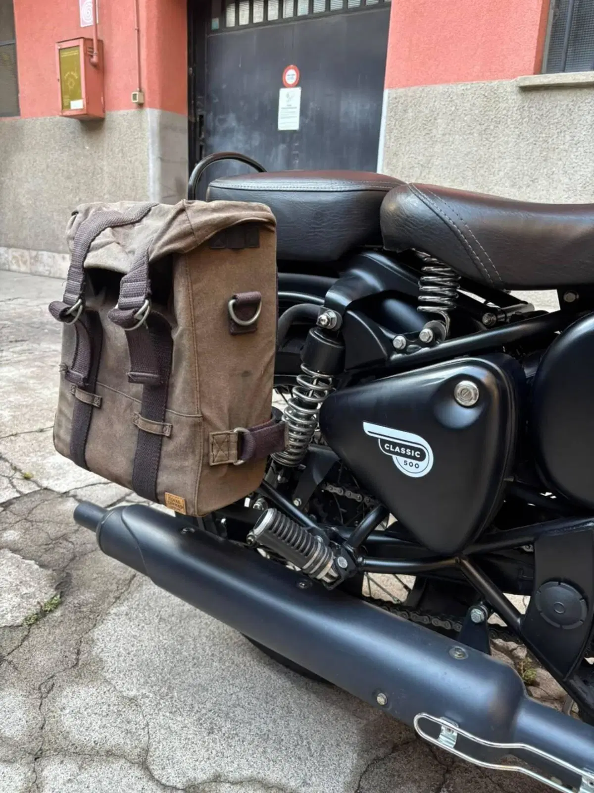 Royal Enfield Classic 500 EFI Stealth Black (2018 - 20) (9)