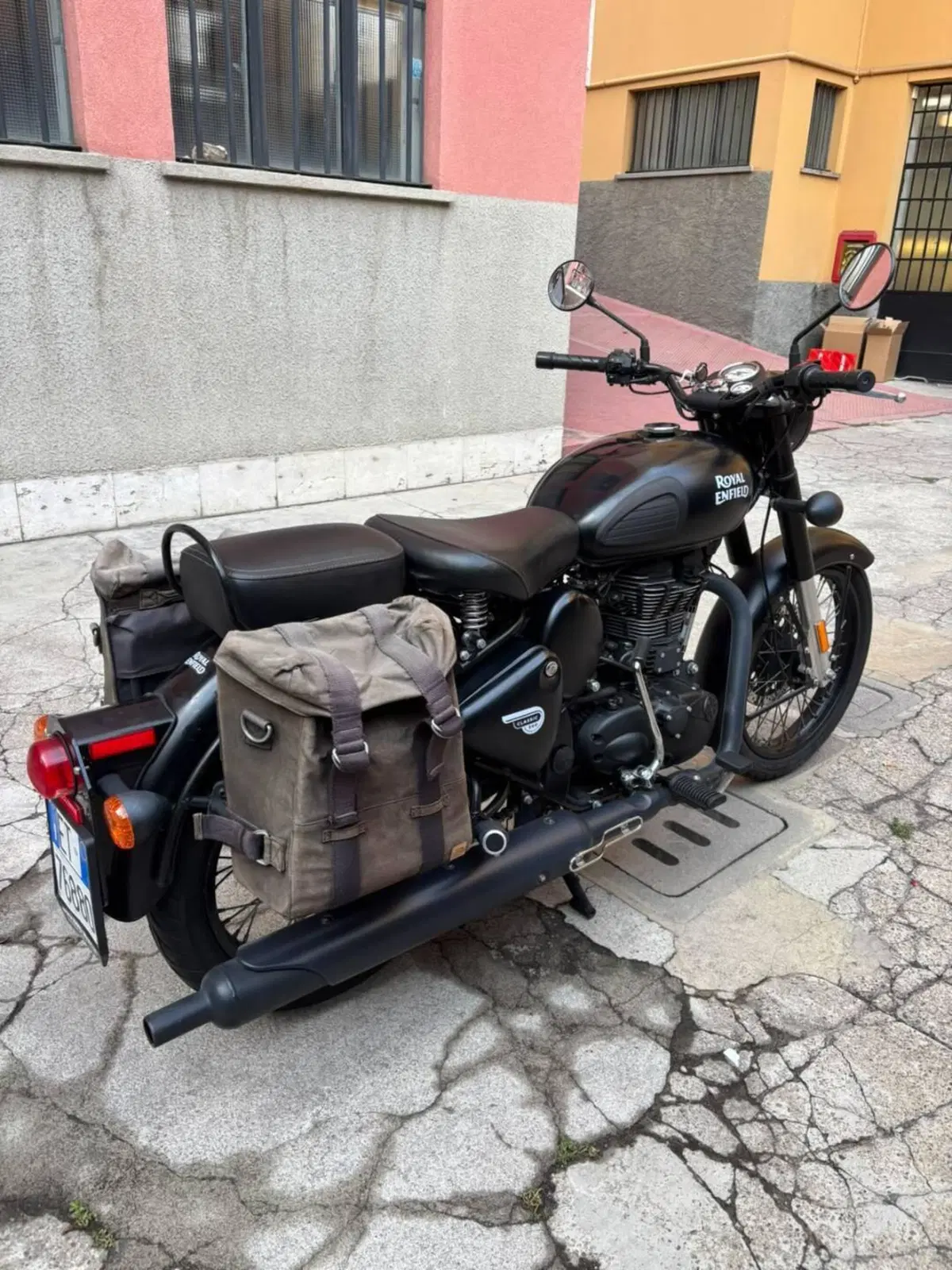 Royal Enfield Classic 500 EFI Stealth Black (2018 - 20) (10)