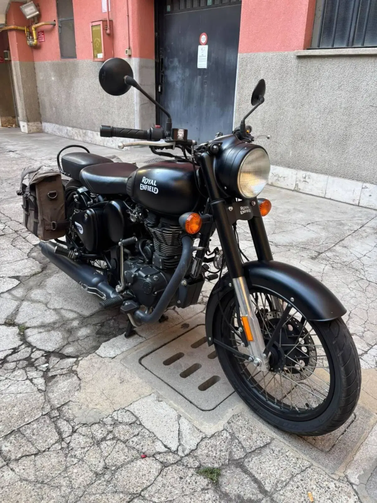 Royal Enfield Classic 500 EFI Stealth Black (2018 - 20) (11)