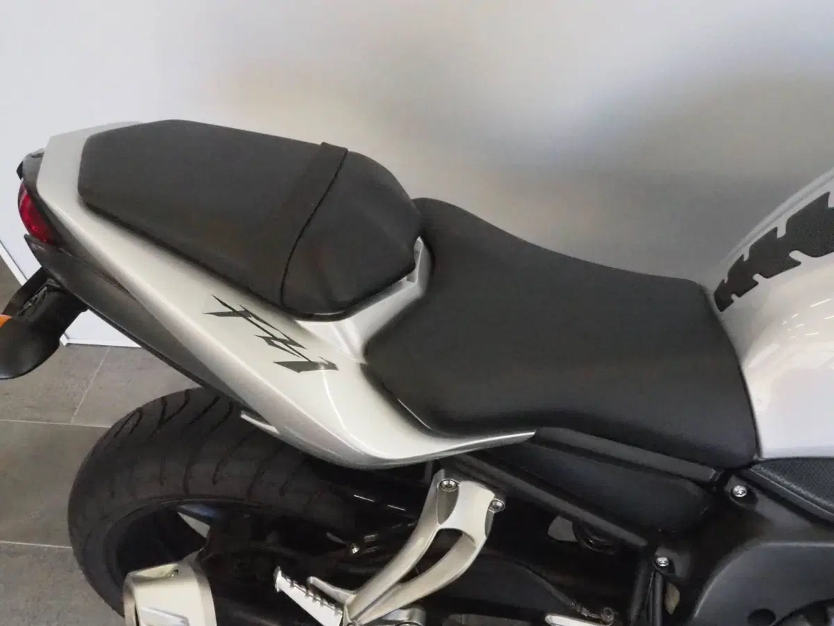 Yamaha FZ1 ABS (2006 - 16) (7)
