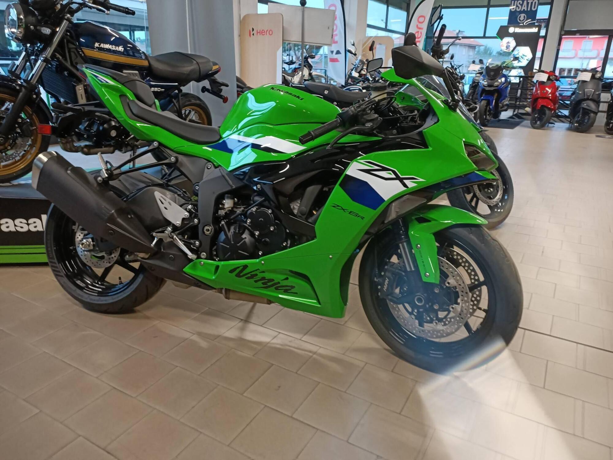 Vendo Kawasaki Ninja 636 ZX-6R (2024 - 26) nuova a Ascoli Piceno