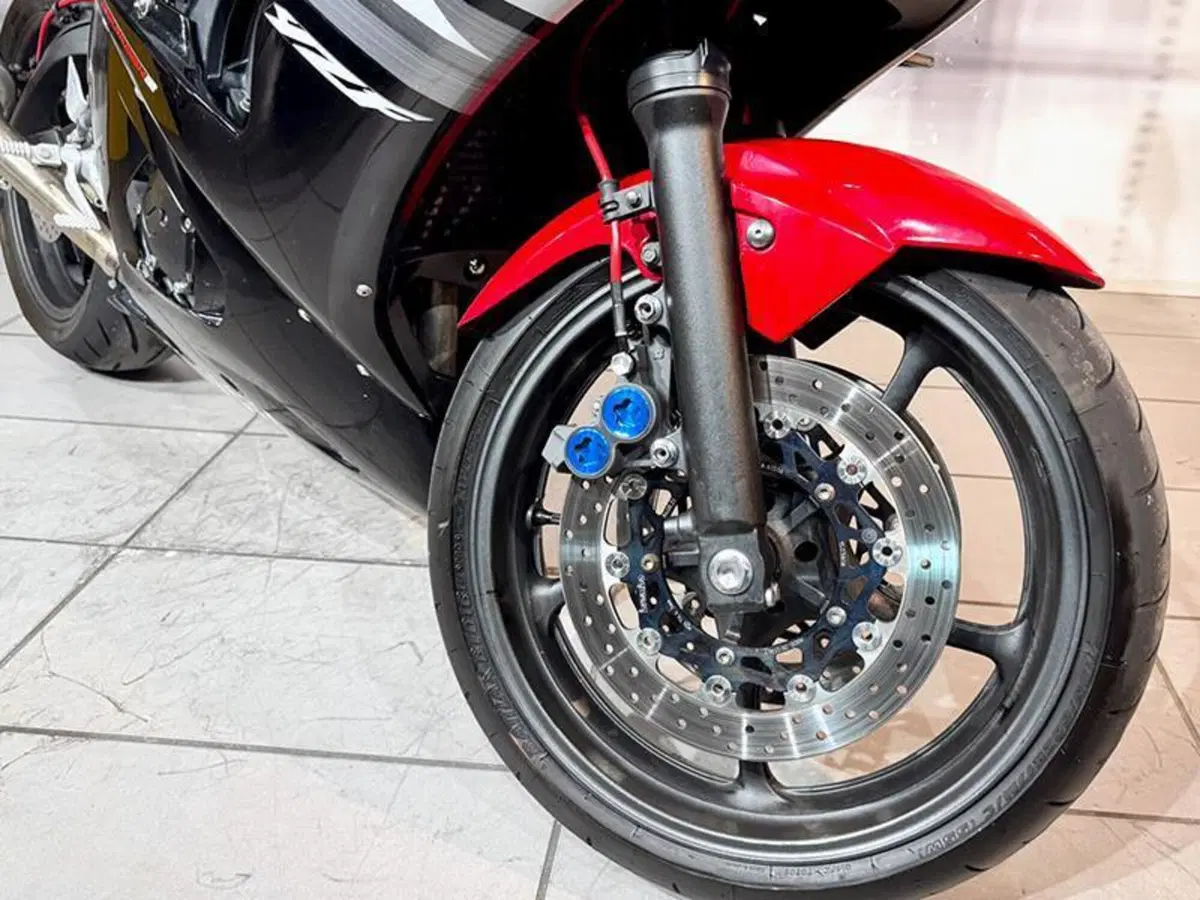 Yamaha YZF R6 (2003 - 04) (3)