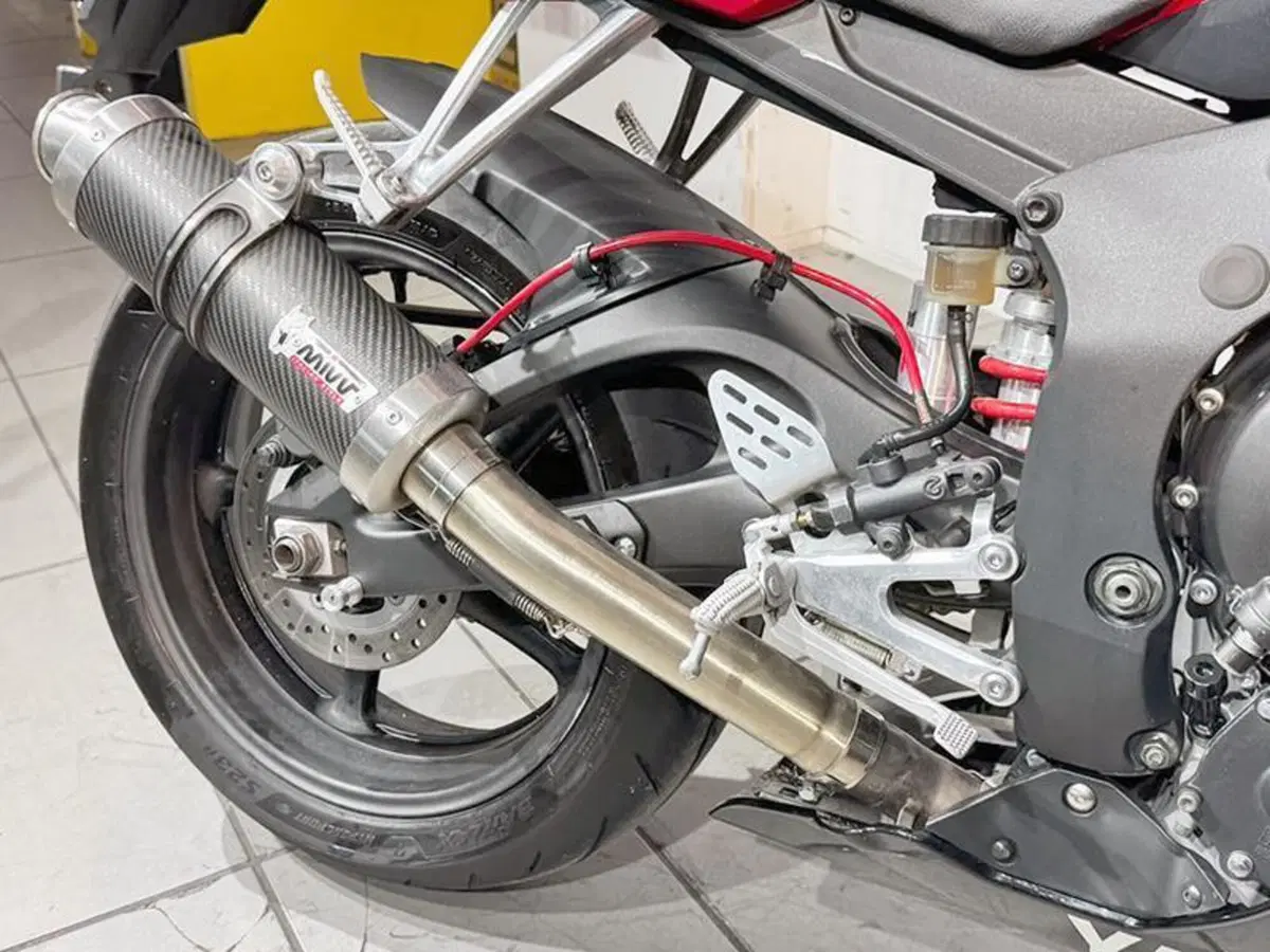 Yamaha YZF R6 (2003 - 04) (4)