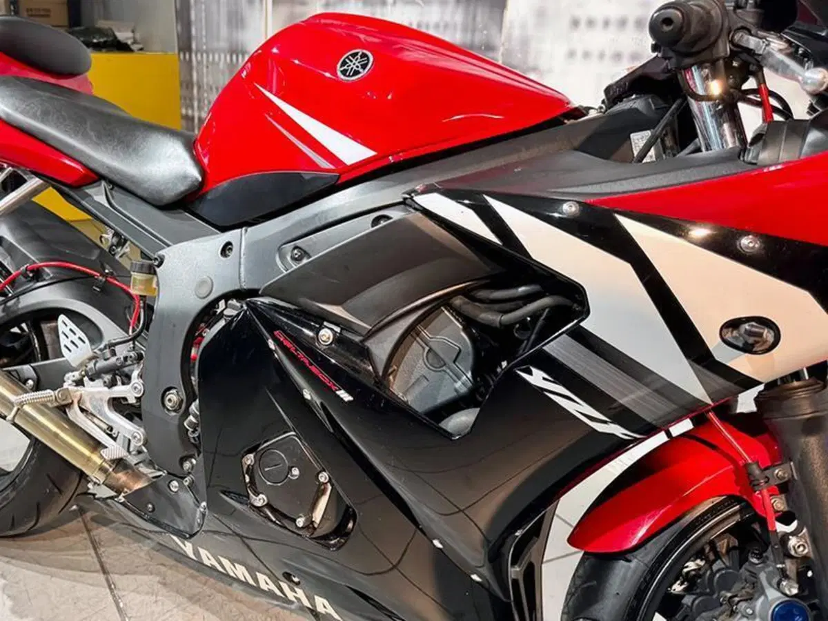 Yamaha YZF R6 (2003 - 04) (7)