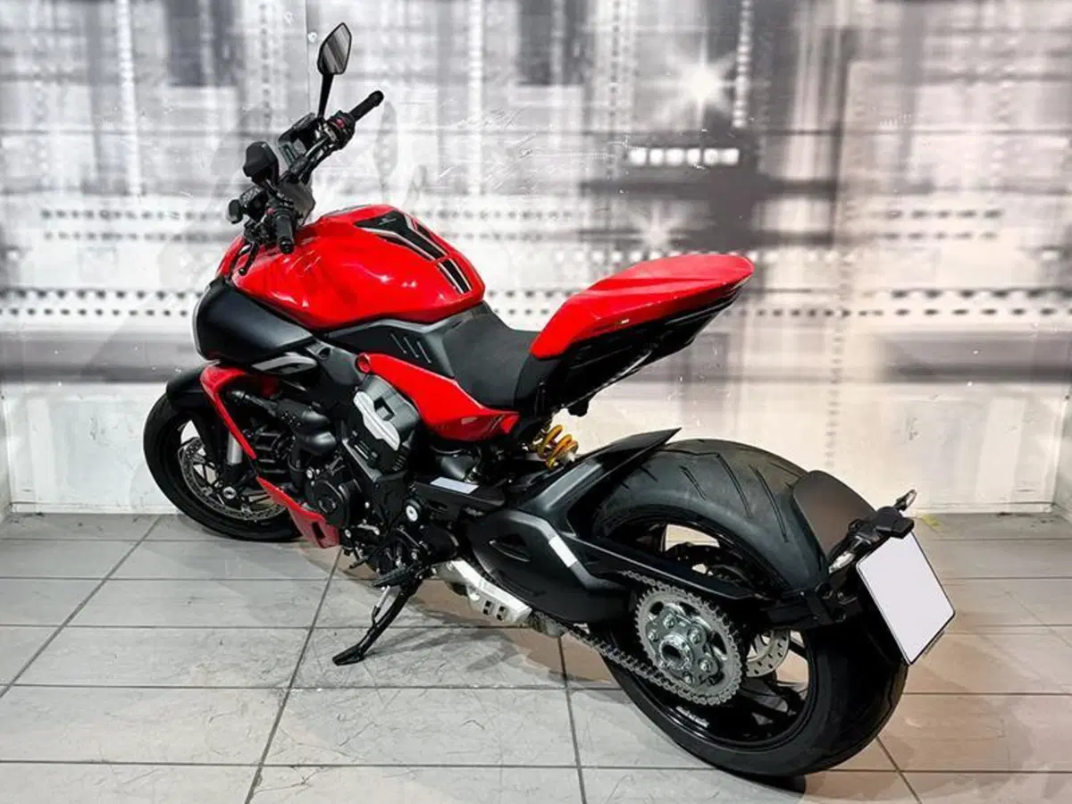 Ducati Diavel V4 (2023 - 26) (2)