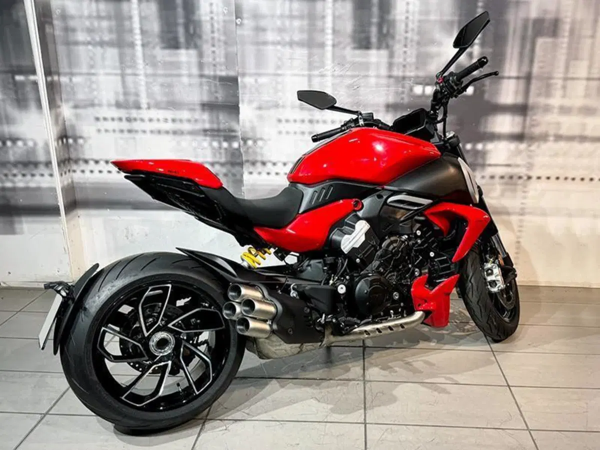 Ducati Diavel V4 (2023 - 26) (8)