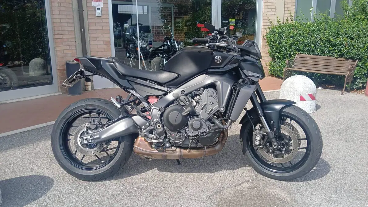 Yamaha MT-09 Y-AMT (2024 - 26) (2)