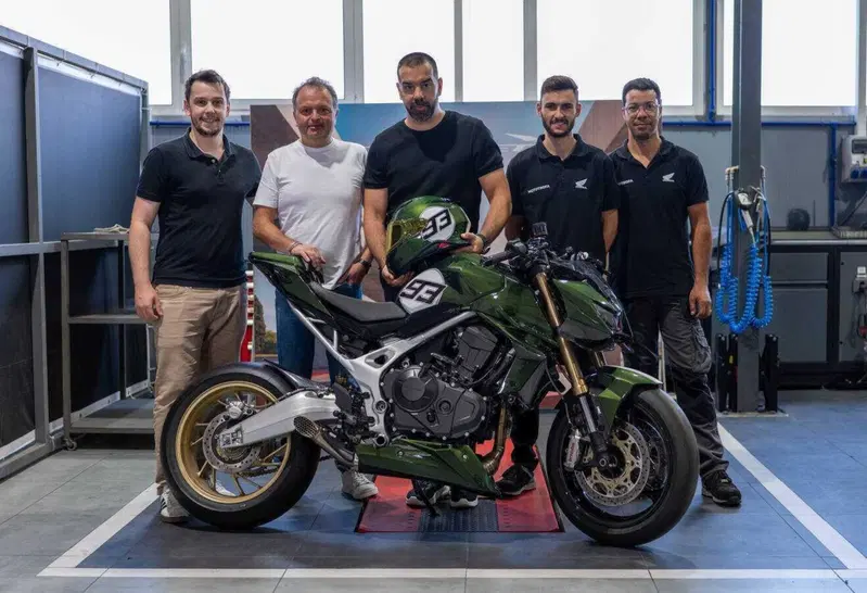 Il team di Motofa con la Mugen