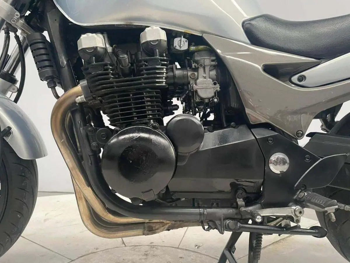 Kawasaki ZR-7 (2001 - 04) (14)