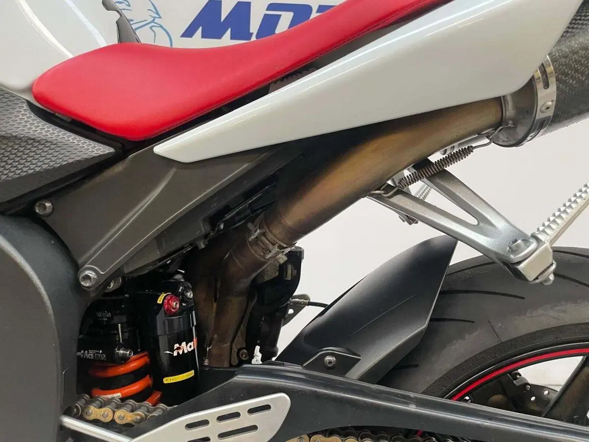 Yamaha YZF R1 (2007 - 08) (6)