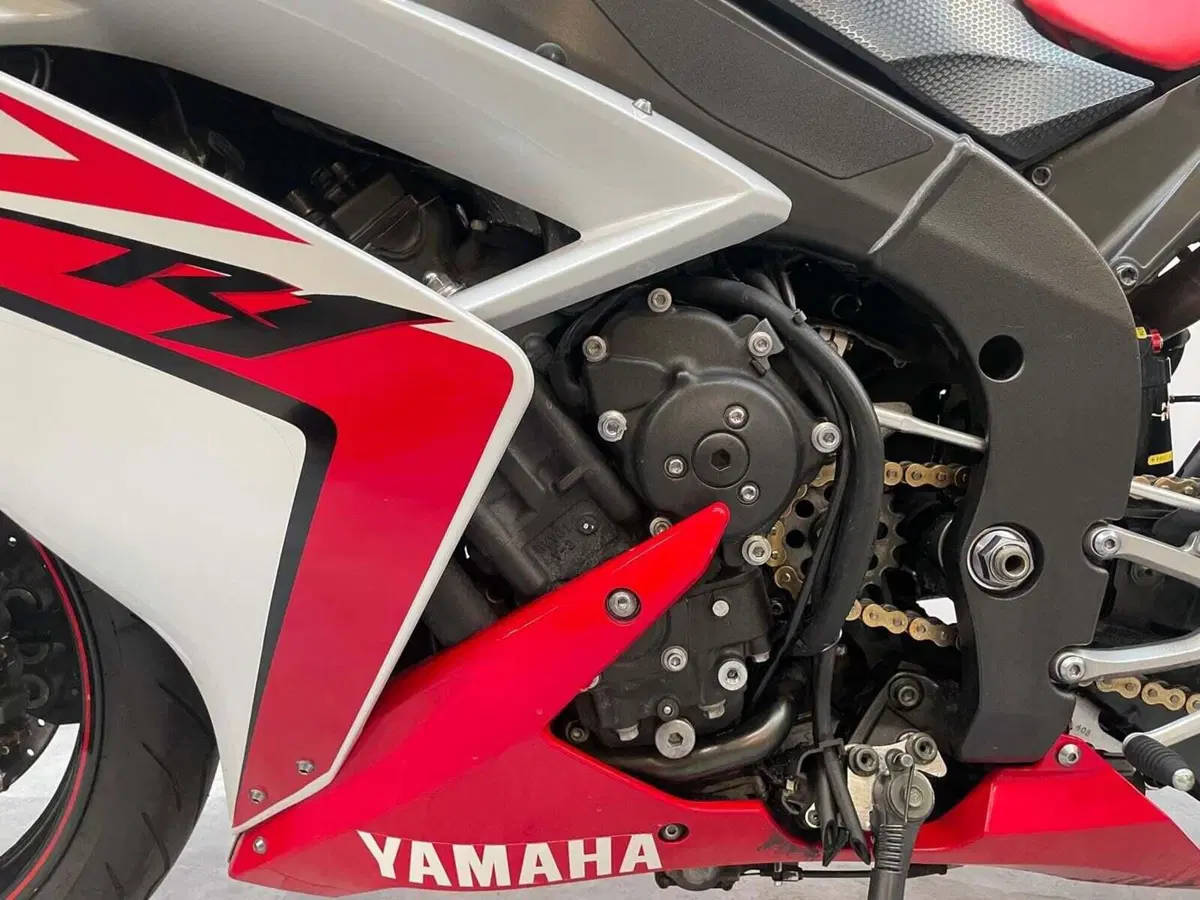 Yamaha YZF R1 (2007 - 08) (8)