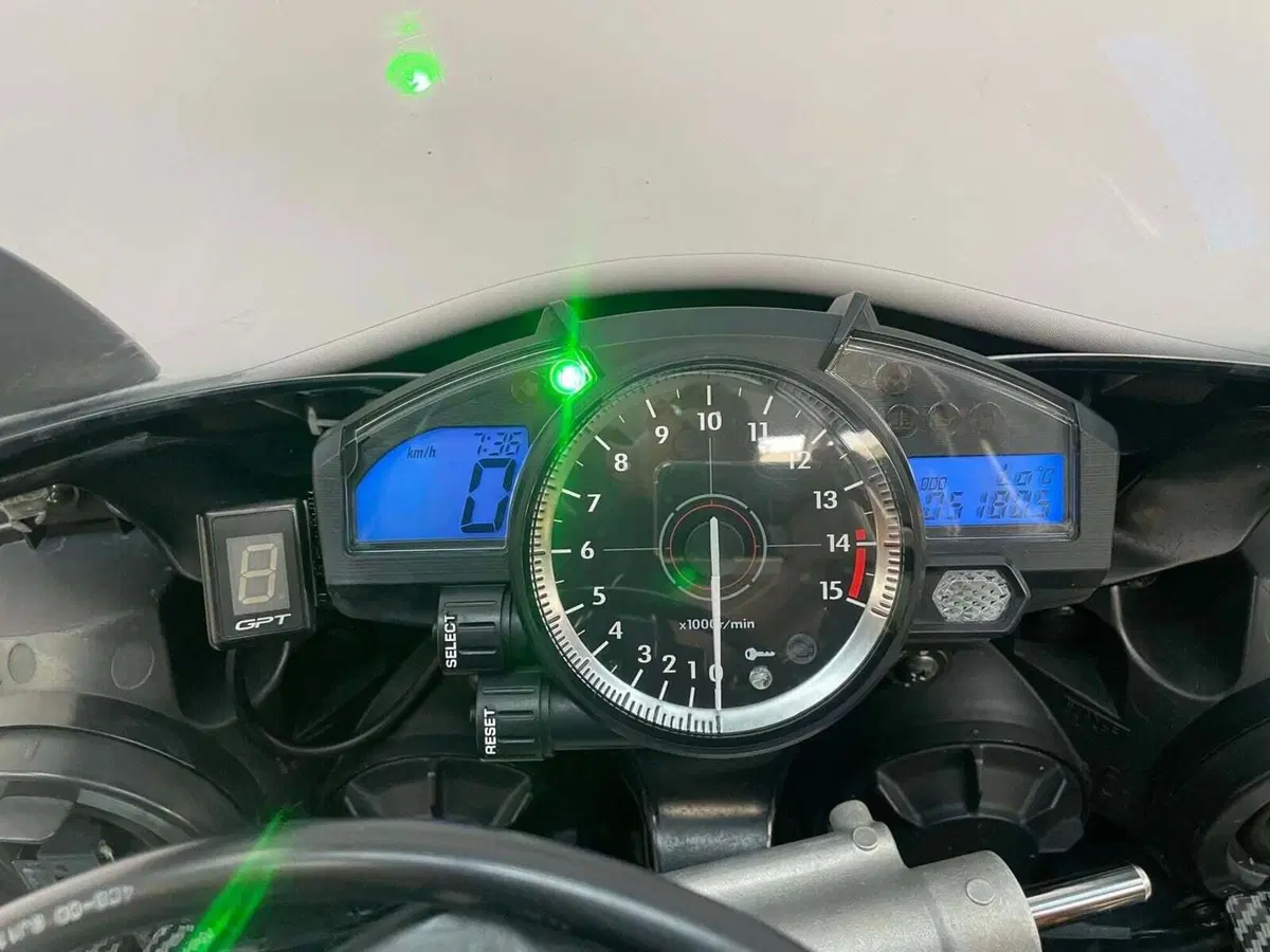 Yamaha YZF R1 (2007 - 08) (12)