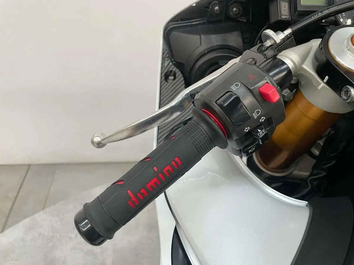 Yamaha YZF R1 (2007 - 08) (14)