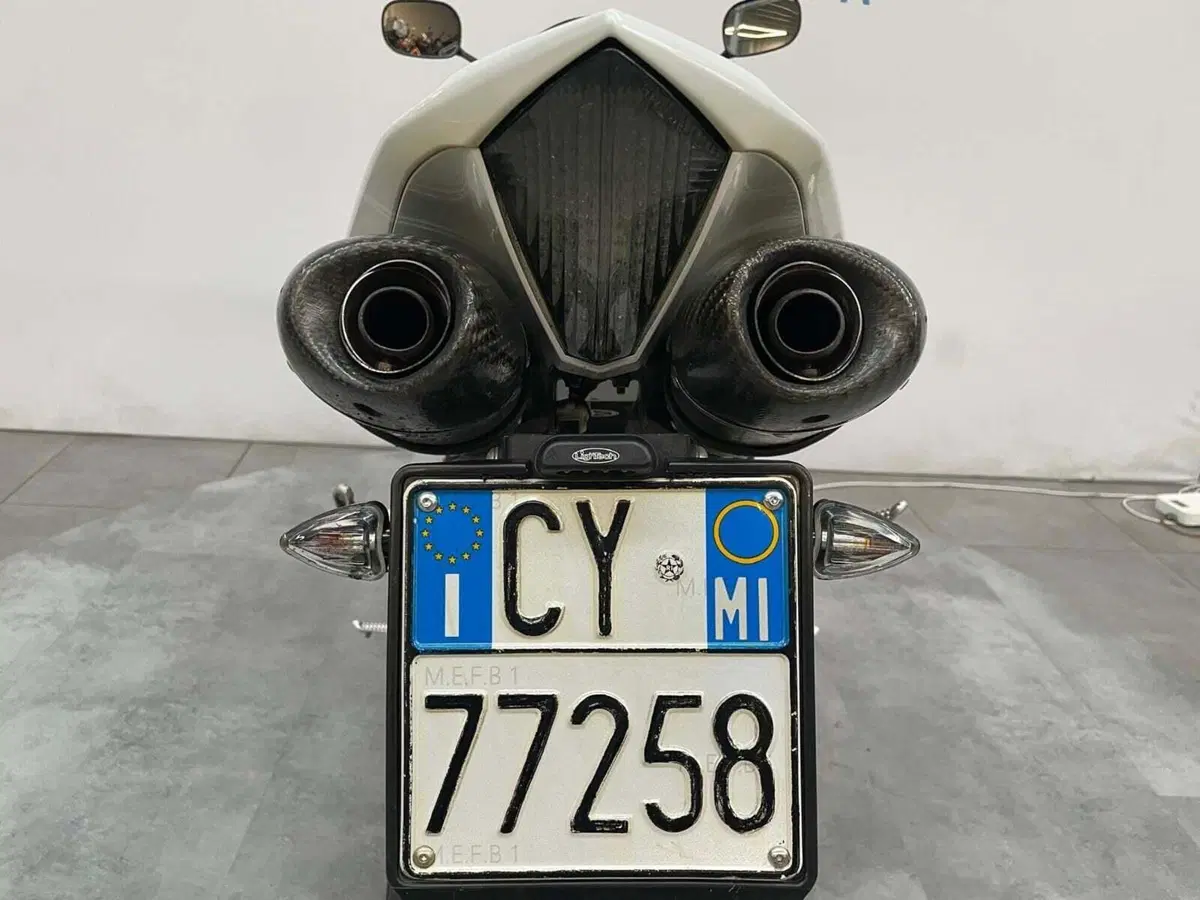 Yamaha YZF R1 (2007 - 08) (16)
