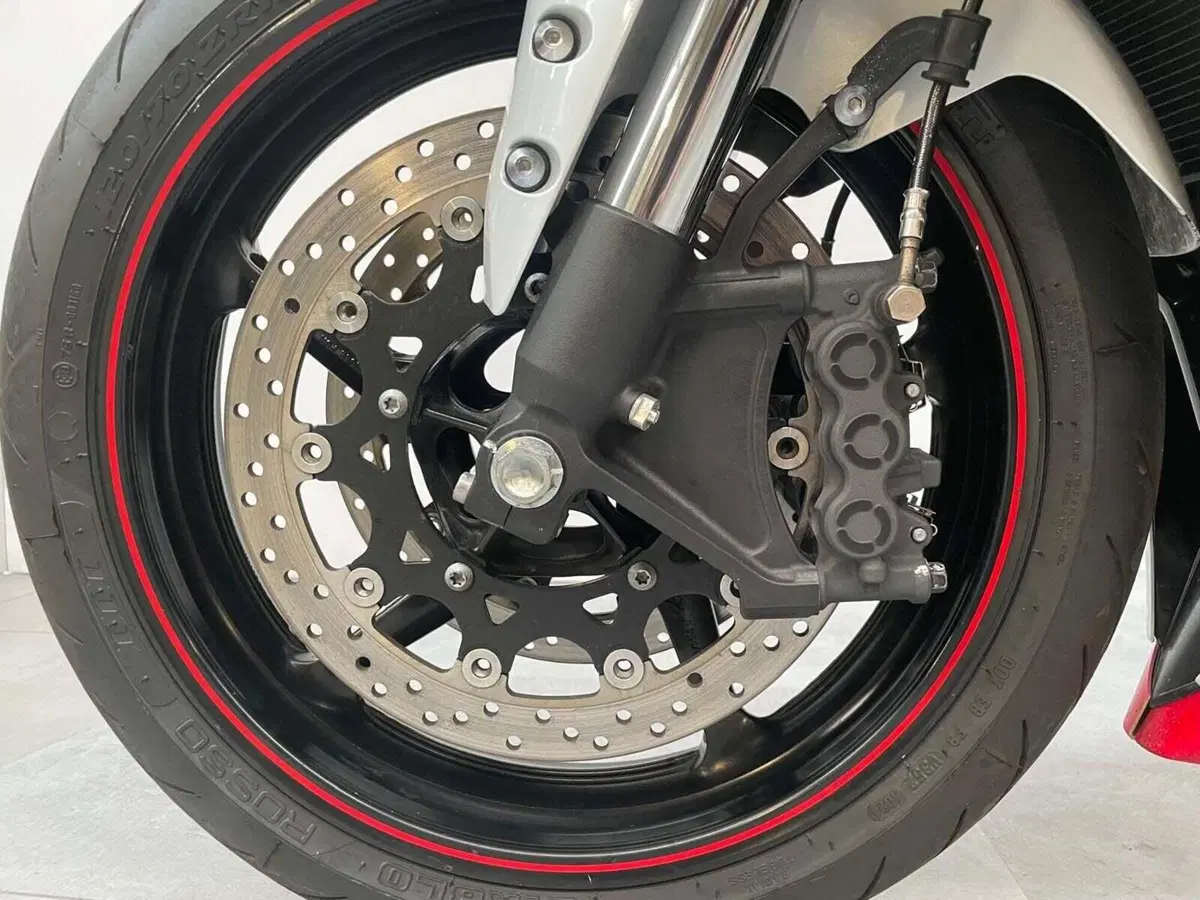 Yamaha YZF R1 (2007 - 08) (31)