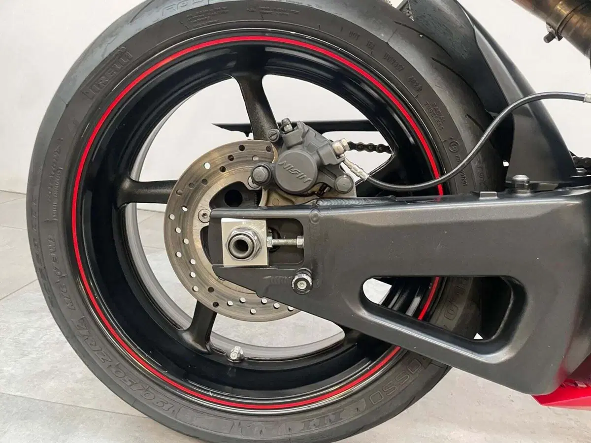 Yamaha YZF R1 (2007 - 08) (33)