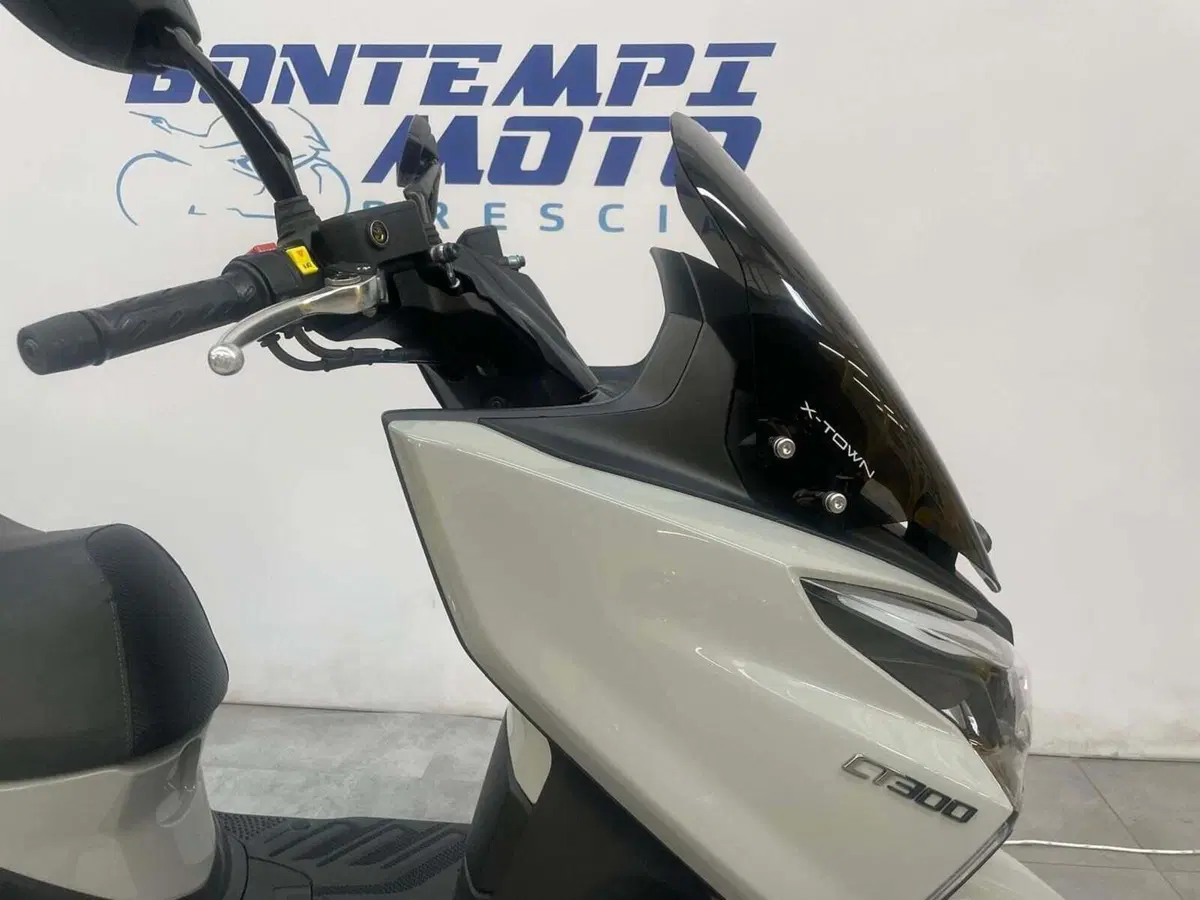 Kymco X-Town 300i City (2021 - 25) (15)