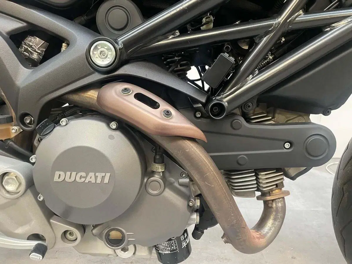 Ducati Monster 696 (2008 - 13) (6)
