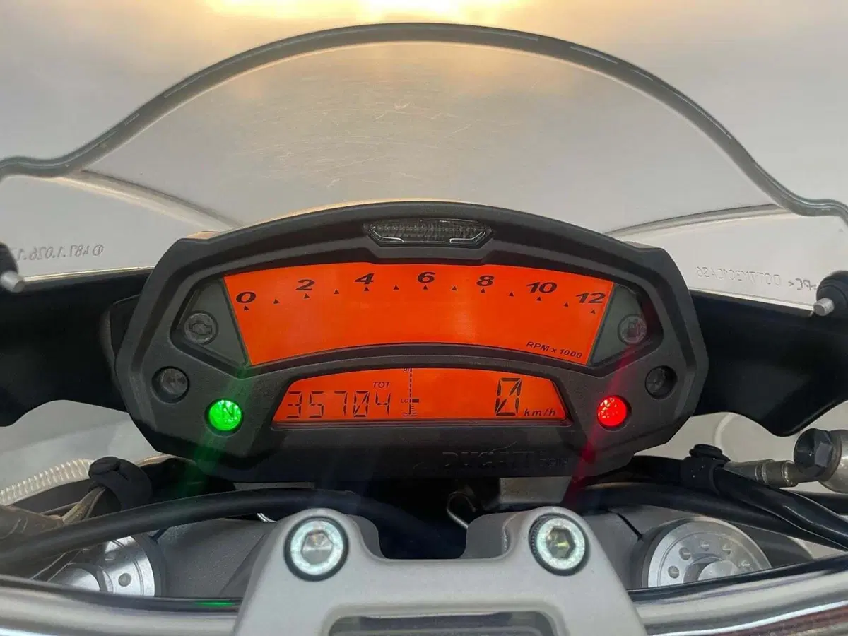 Ducati Monster 696 (2008 - 13) (10)