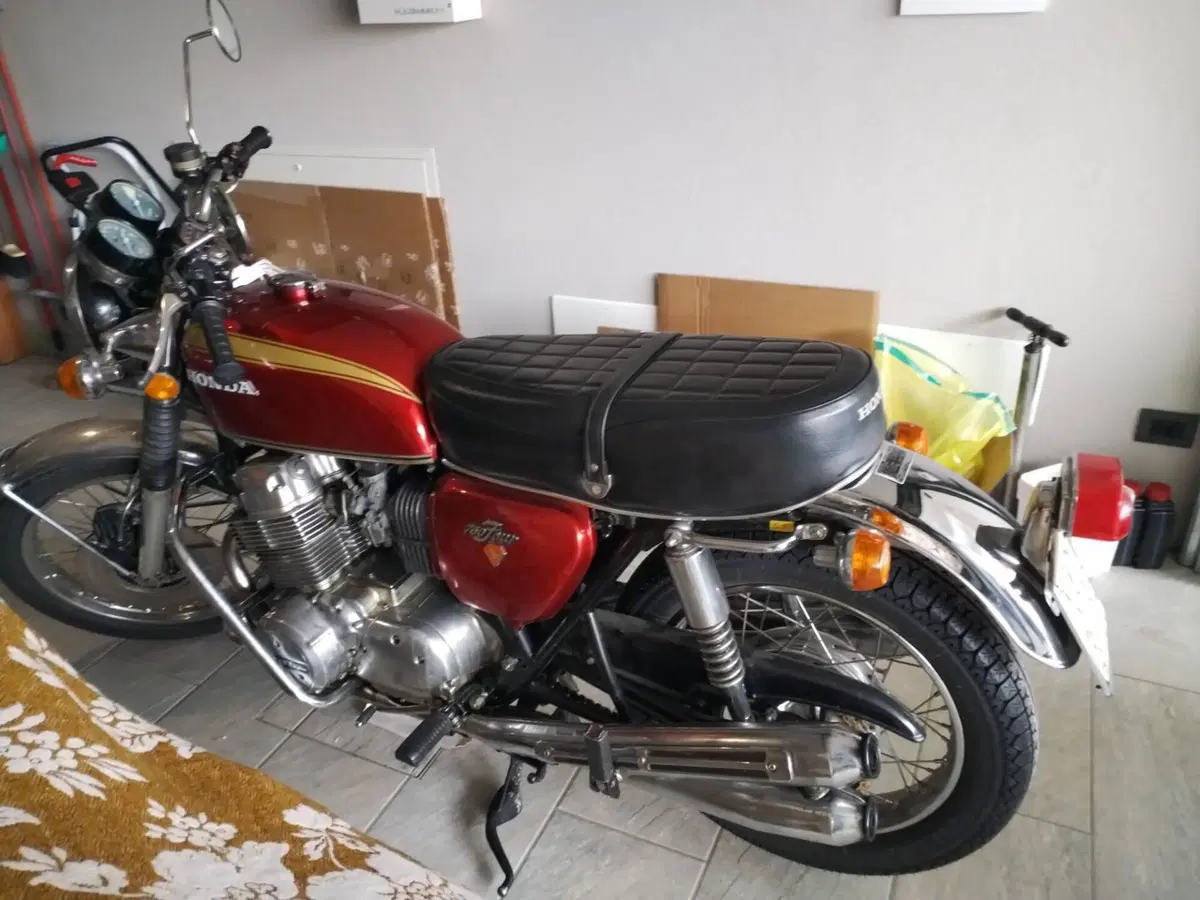 Honda CB 750 Four K2 (2)