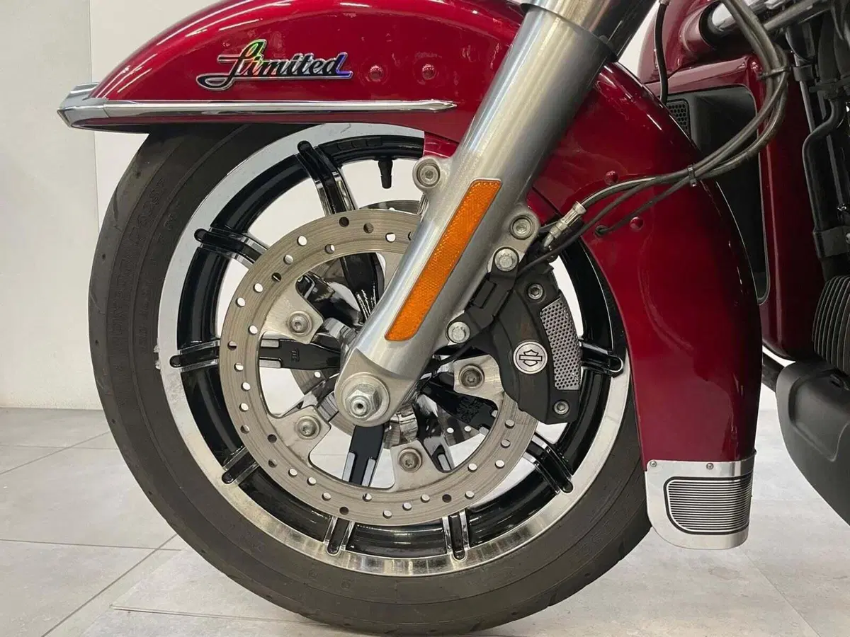Harley-Davidson 114 Electra Glide Ultra Limited (2019) - FLHTK (4)