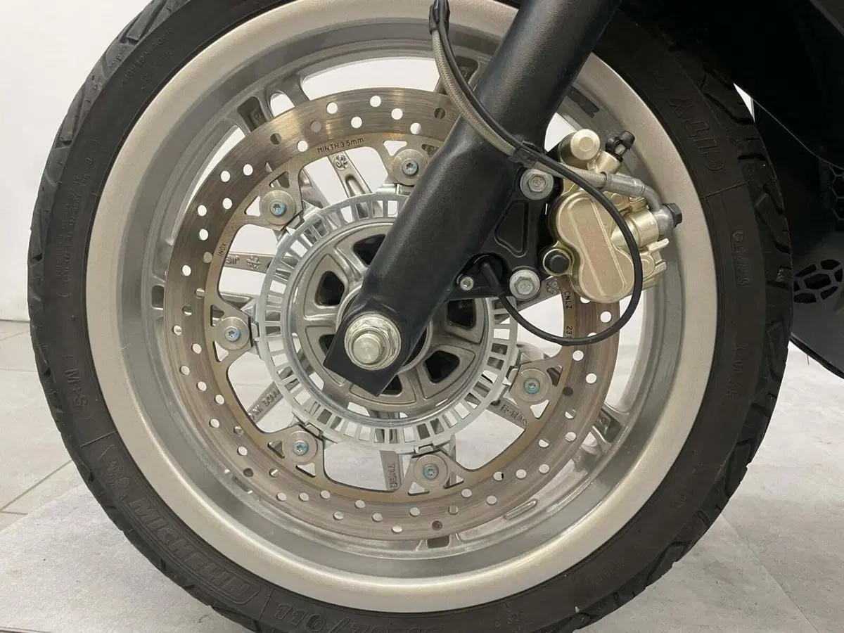 Piaggio Beverly 300 ABS-ASR (2021 - 25) (4)