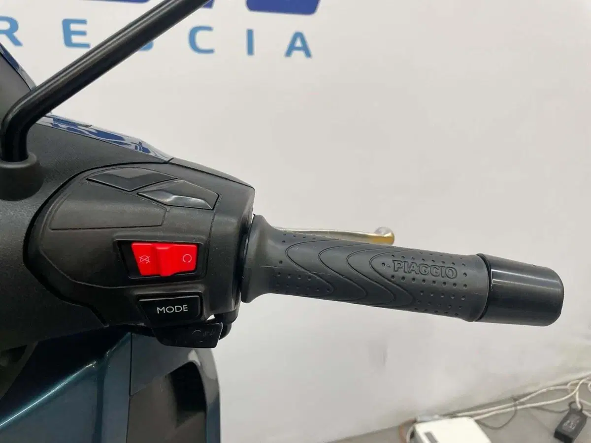 Piaggio Beverly 300 ABS-ASR (2021 - 25) (8)