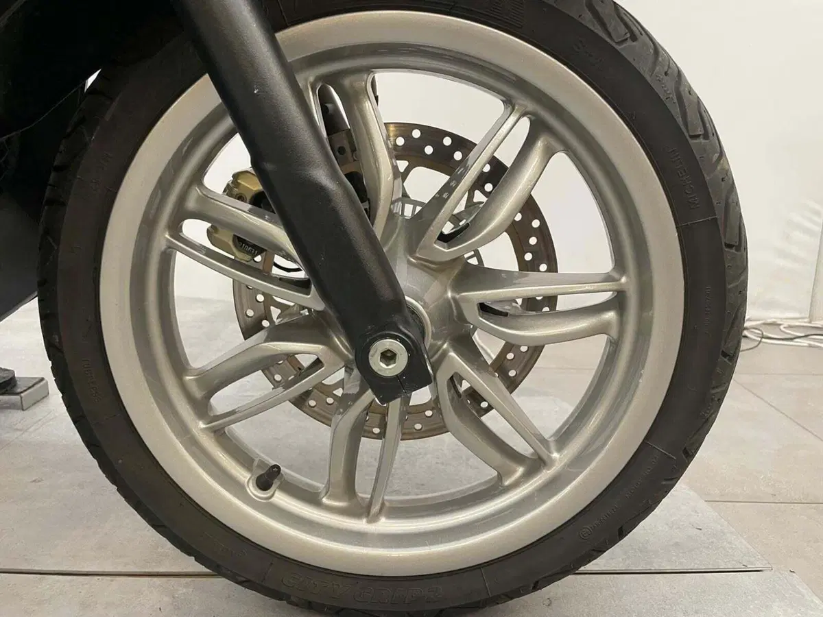 Piaggio Beverly 300 ABS-ASR (2021 - 25) (15)