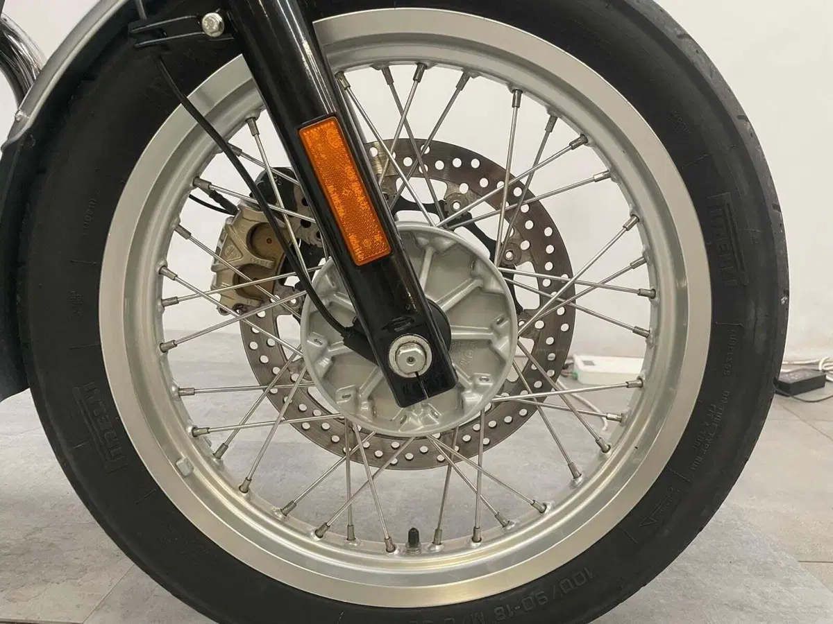 Royal Enfield Interceptor 650 (2021 - 26) (4)