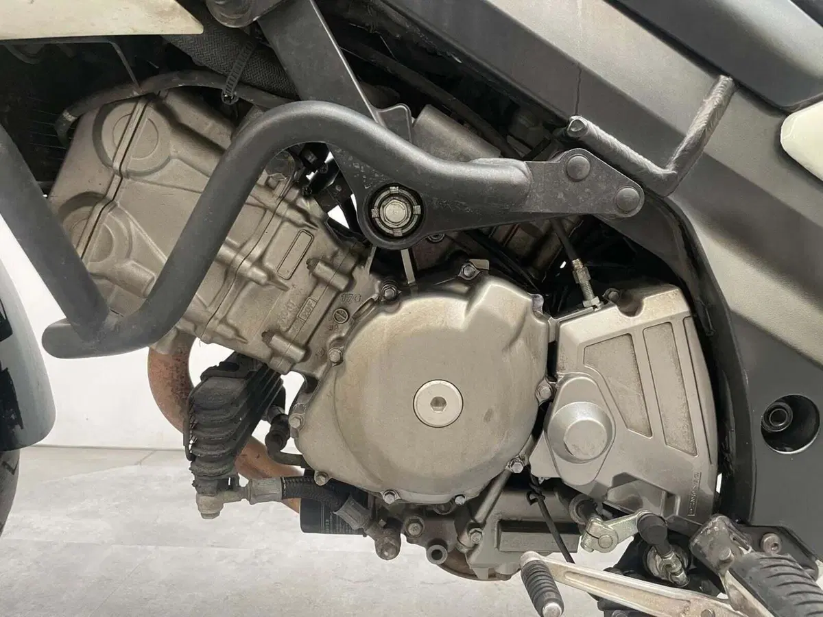Suzuki V-Strom 650 ABS (2011 - 17) (13)