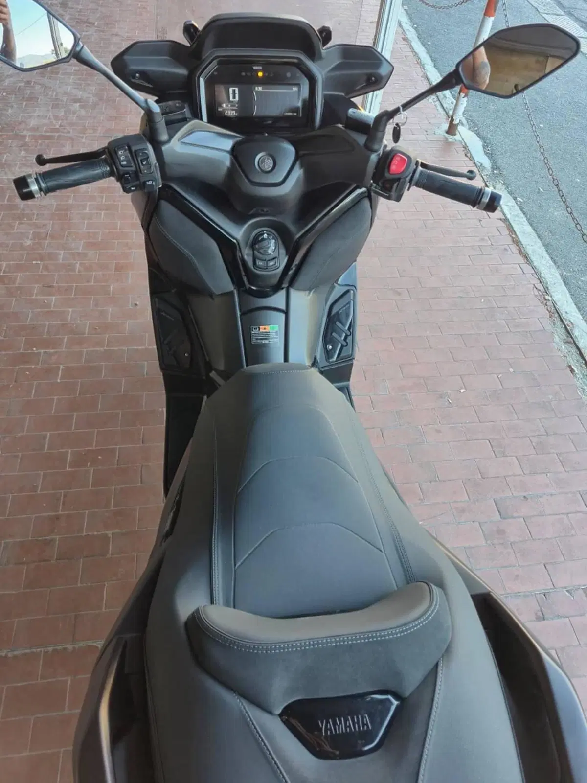 Yamaha X-Max 300 Tech Max (2025 - 26) (9)