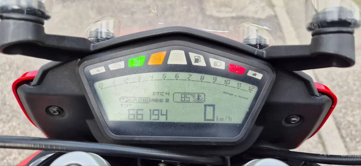 Ducati Hyperstrada 821 (2013 - 15) (4)