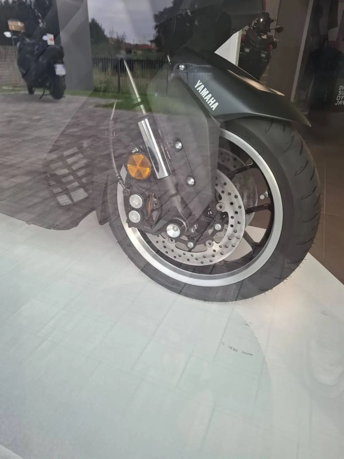 Yamaha T-Max 560 25th Anniversary (2026) (2)