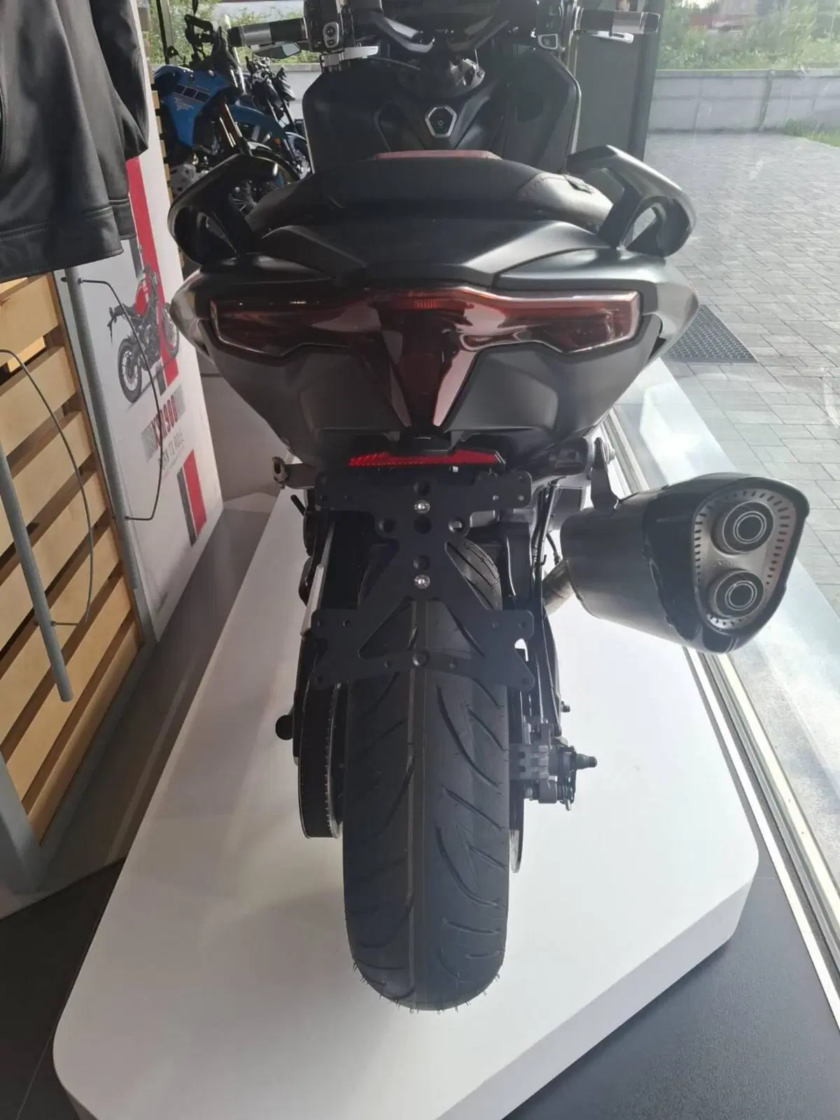 Yamaha T-Max 560 25th Anniversary (2026) (7)