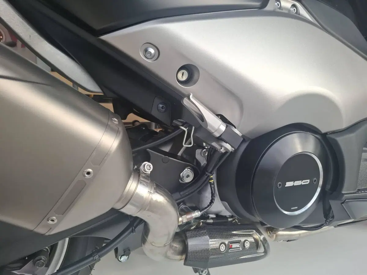 Yamaha T-Max 560 25th Anniversary (2026) (8)