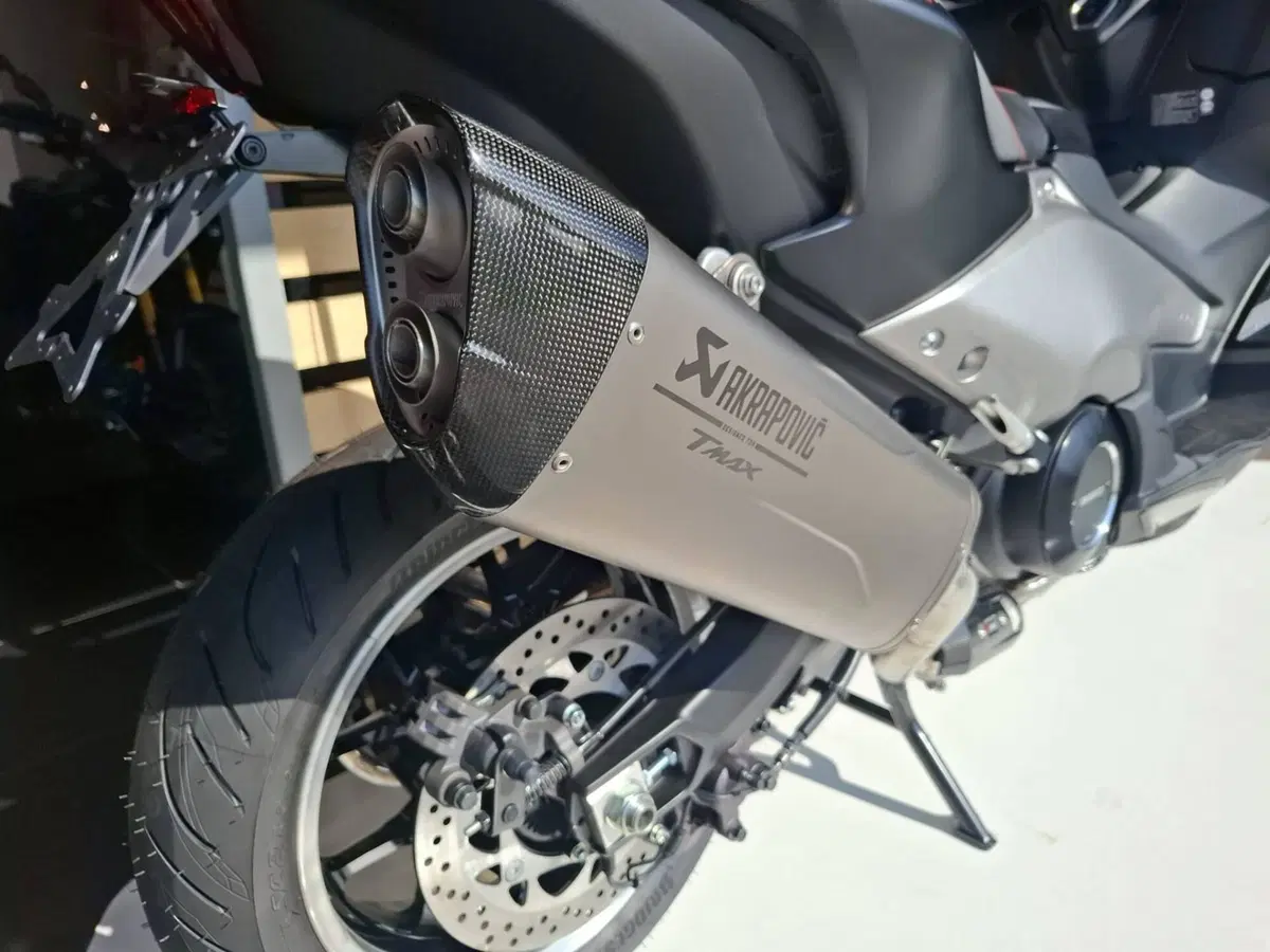 Yamaha T-Max 560 25th Anniversary (2026) (10)