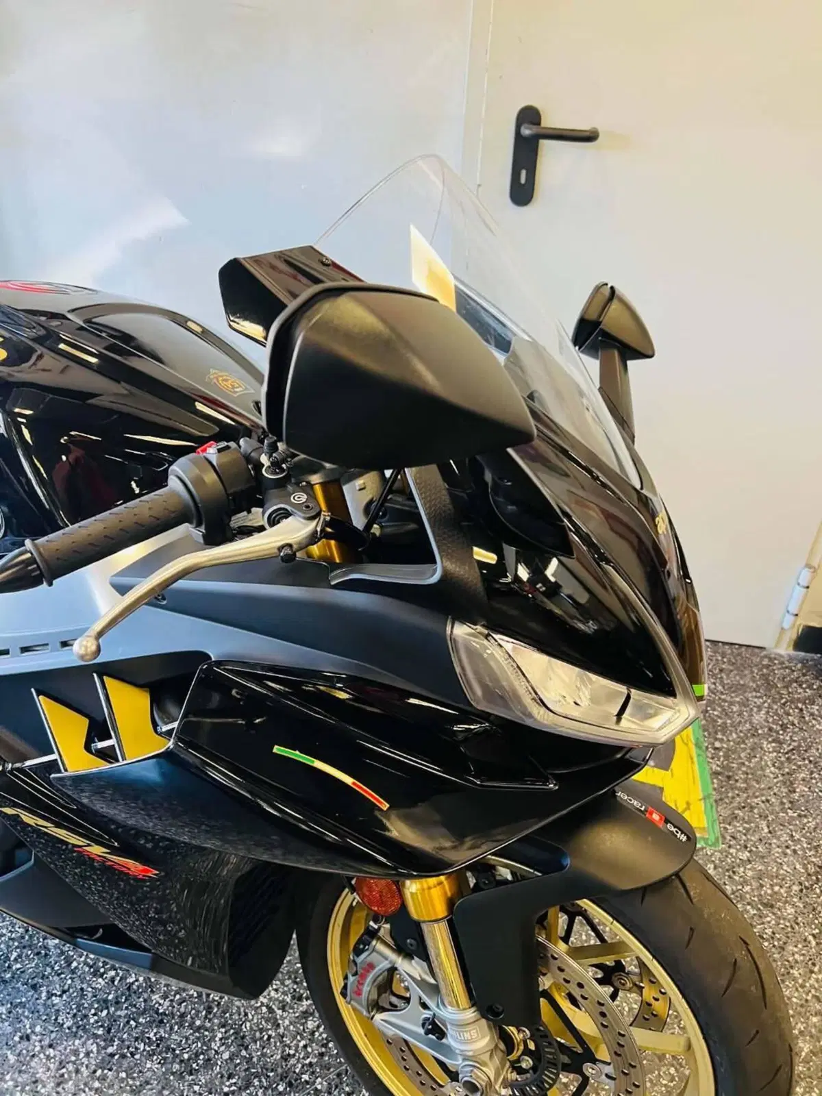 Aprilia RSV4 1100 Factory (2021 - 24) (2)