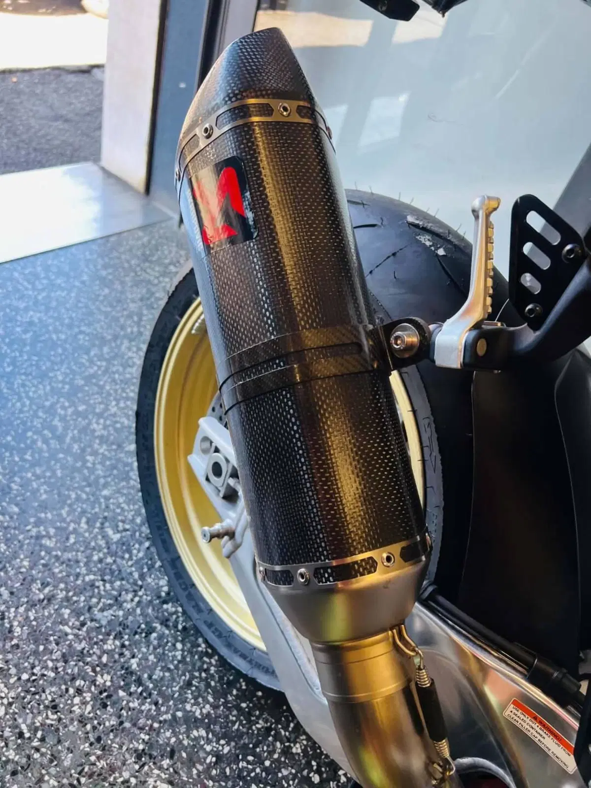 Aprilia RSV4 1100 Factory (2021 - 24) (7)
