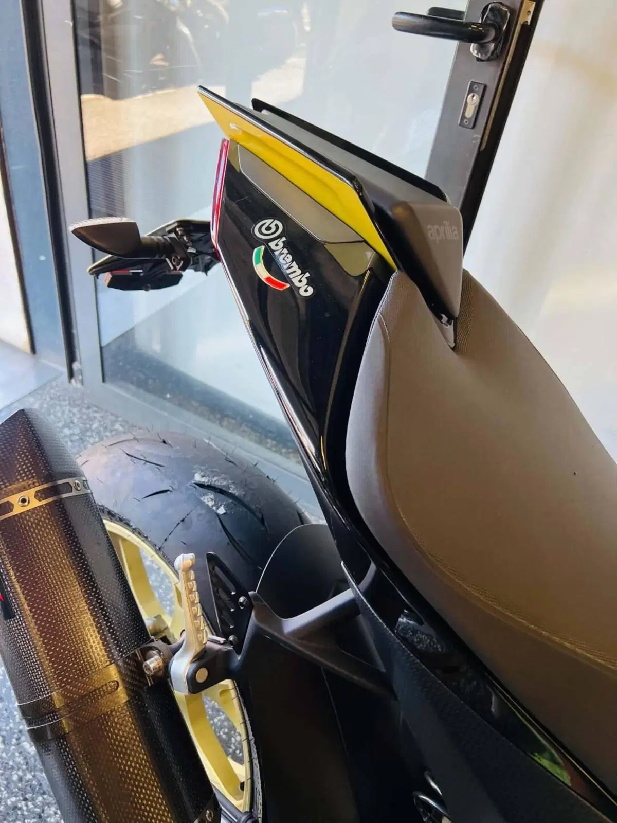 Aprilia RSV4 1100 Factory (2021 - 24) (8)
