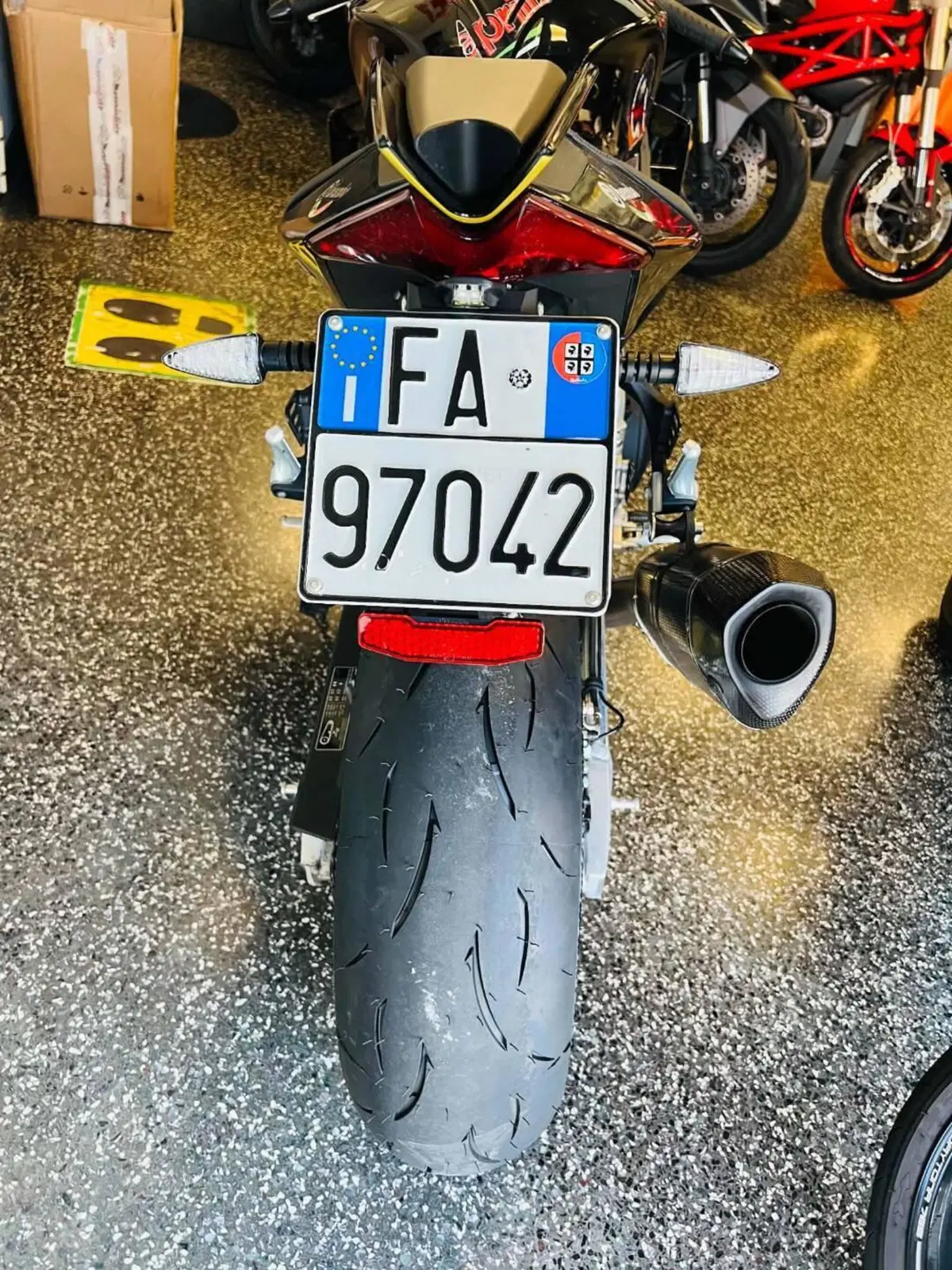 Aprilia RSV4 1100 Factory (2021 - 24) (9)