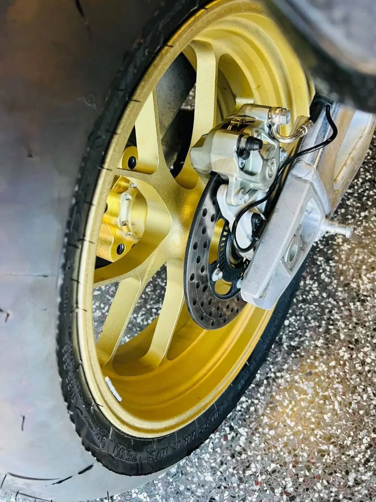 Aprilia RSV4 1100 Factory (2021 - 24) (10)