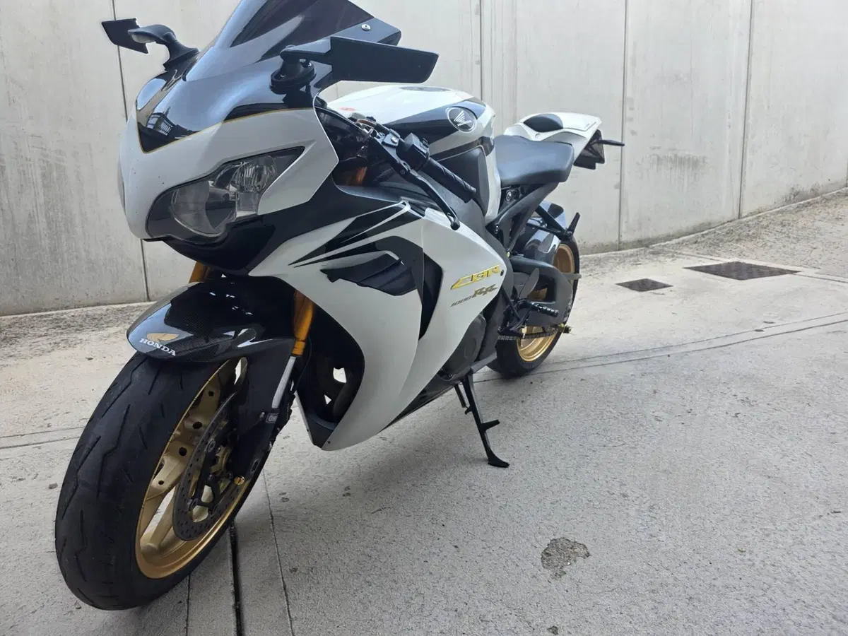 Honda CBR 1000 RR Fireblade (2008 - 11) (3)