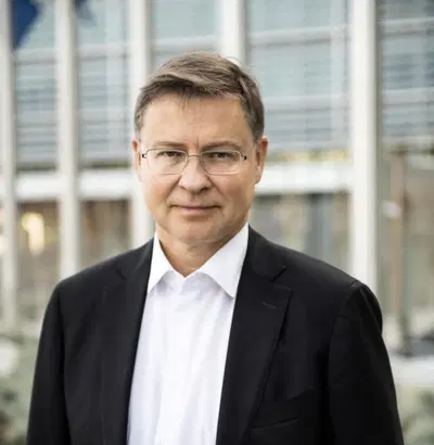 Bollo auto e moto, Dombrovskis: 'Valuteremo la misura nel Semestre europeo'