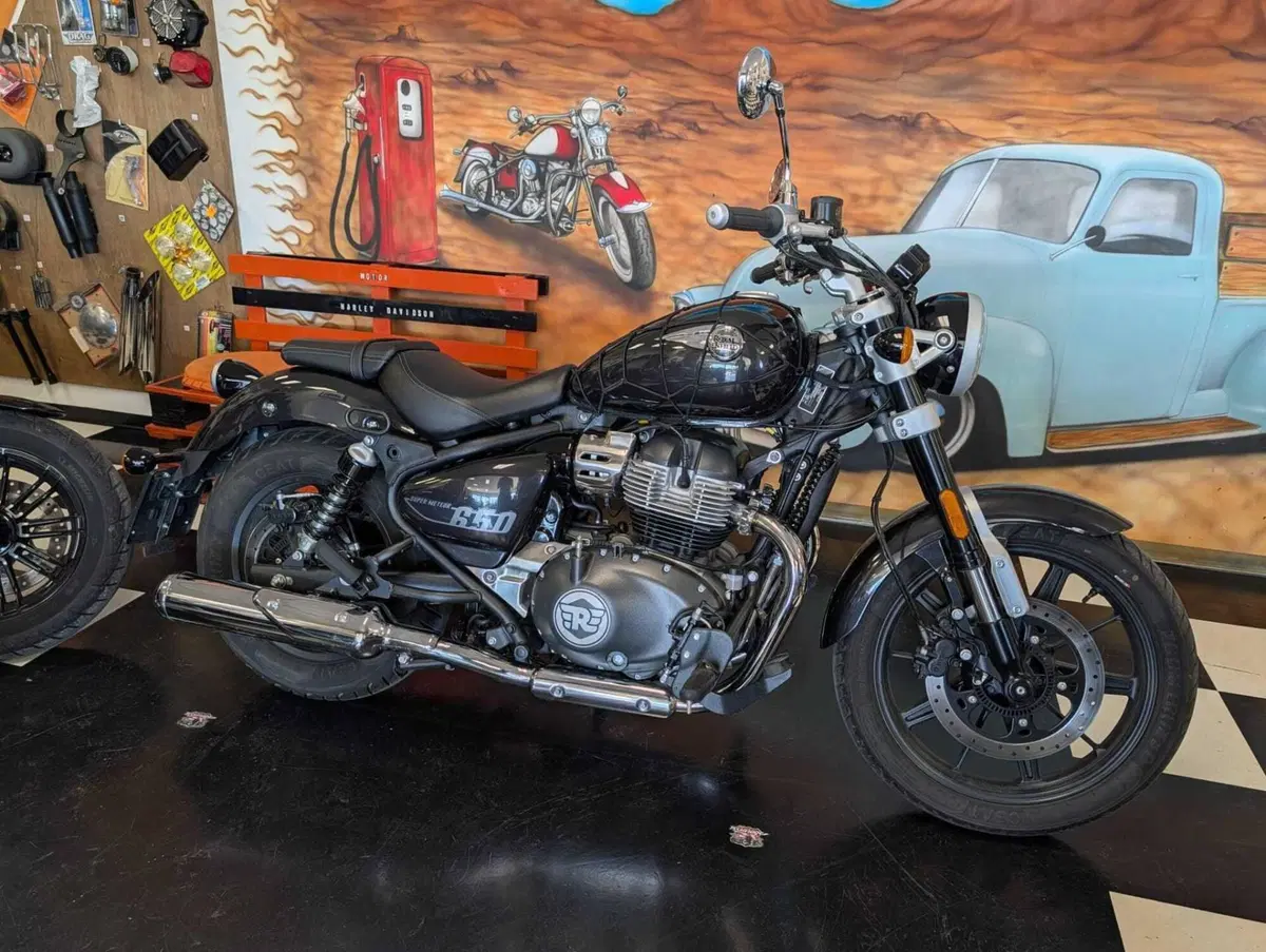 Royal Enfield Super Meteor 650 (2023 - 26) (3)