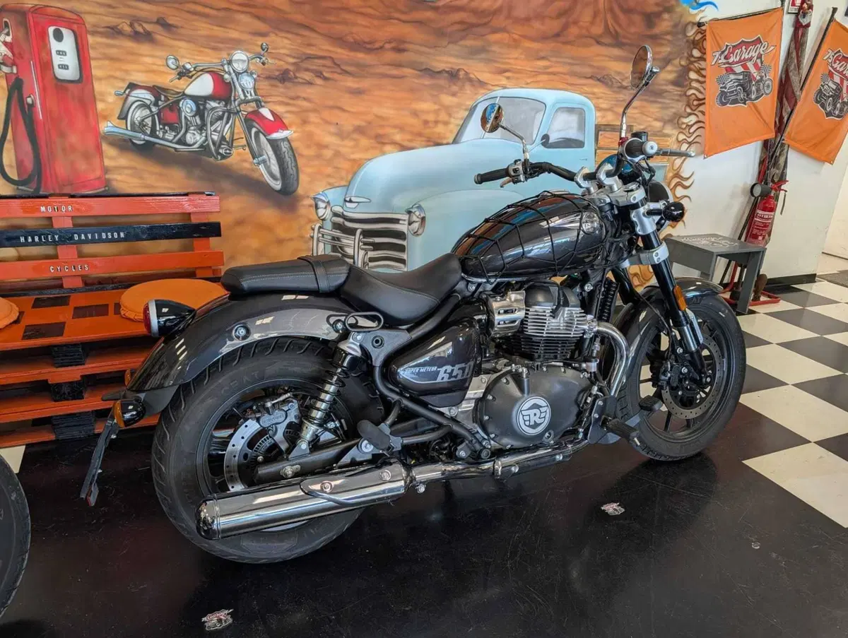 Royal Enfield Super Meteor 650 (2023 - 26) (4)